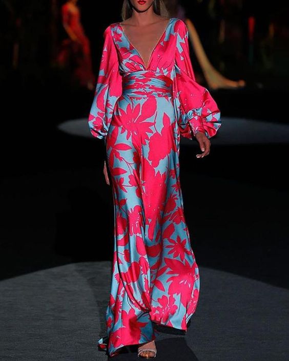 MC | Fashionable dress with V-neck